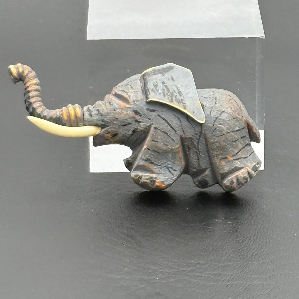 Vintage Hand Carved Wood Elephant Brooch Pin Animal Folk Art Trunk Up Brown - Picture 1 of 3